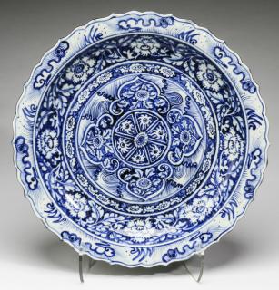 Appraisal: Chinese ruyi and floral charger w Chinese blue and white