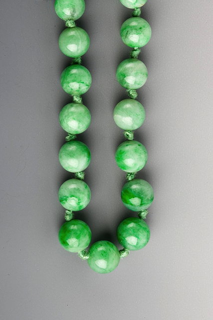 Appraisal: A JADE BEAD NECKLACE forty nine graduated beads mm down