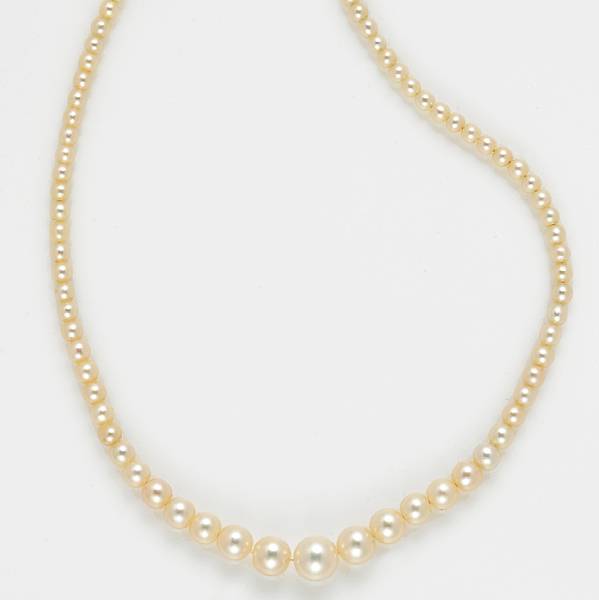 Appraisal: A natural pearl diamond and platinum necklace pearls measuring approximately