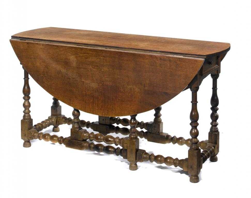 Appraisal: AN ENGLISH OAK GATE LEG TABLE with oval top and