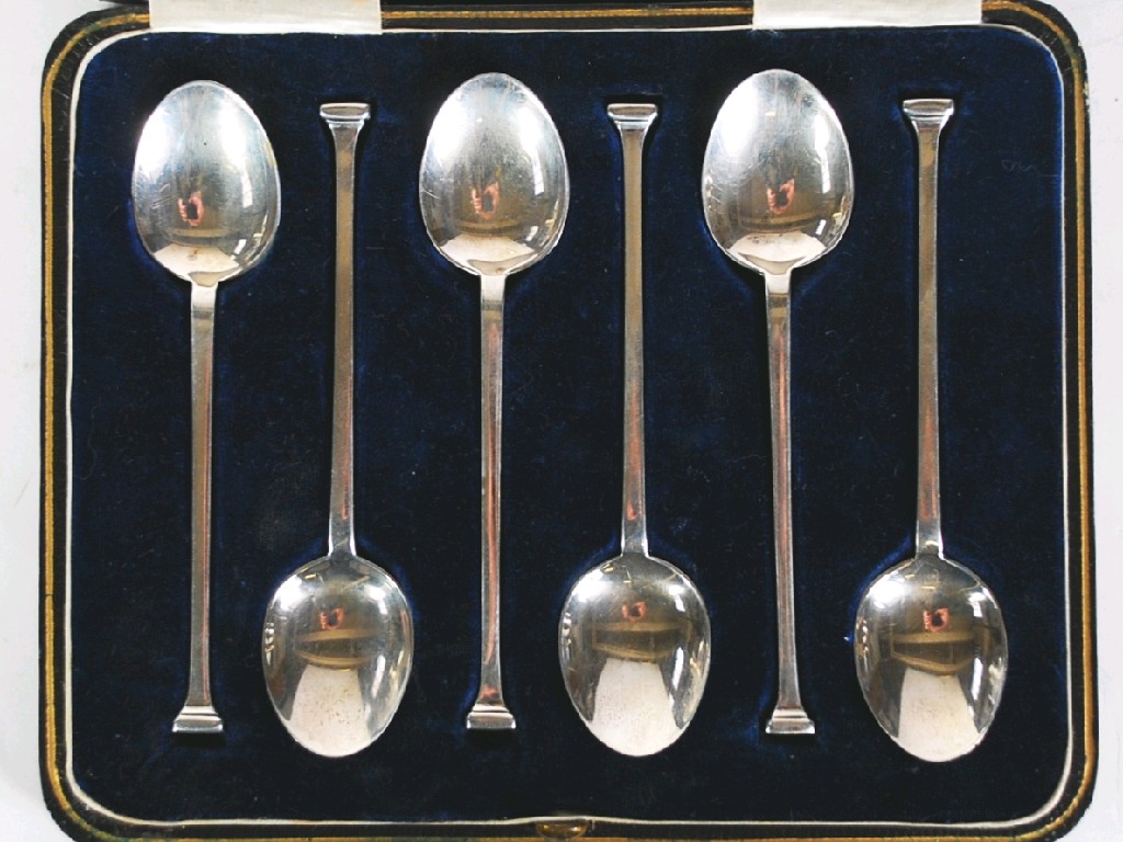 Appraisal: GEORGE V CASED SET OF SIX SILVER SEAL TOP TEASPOONS