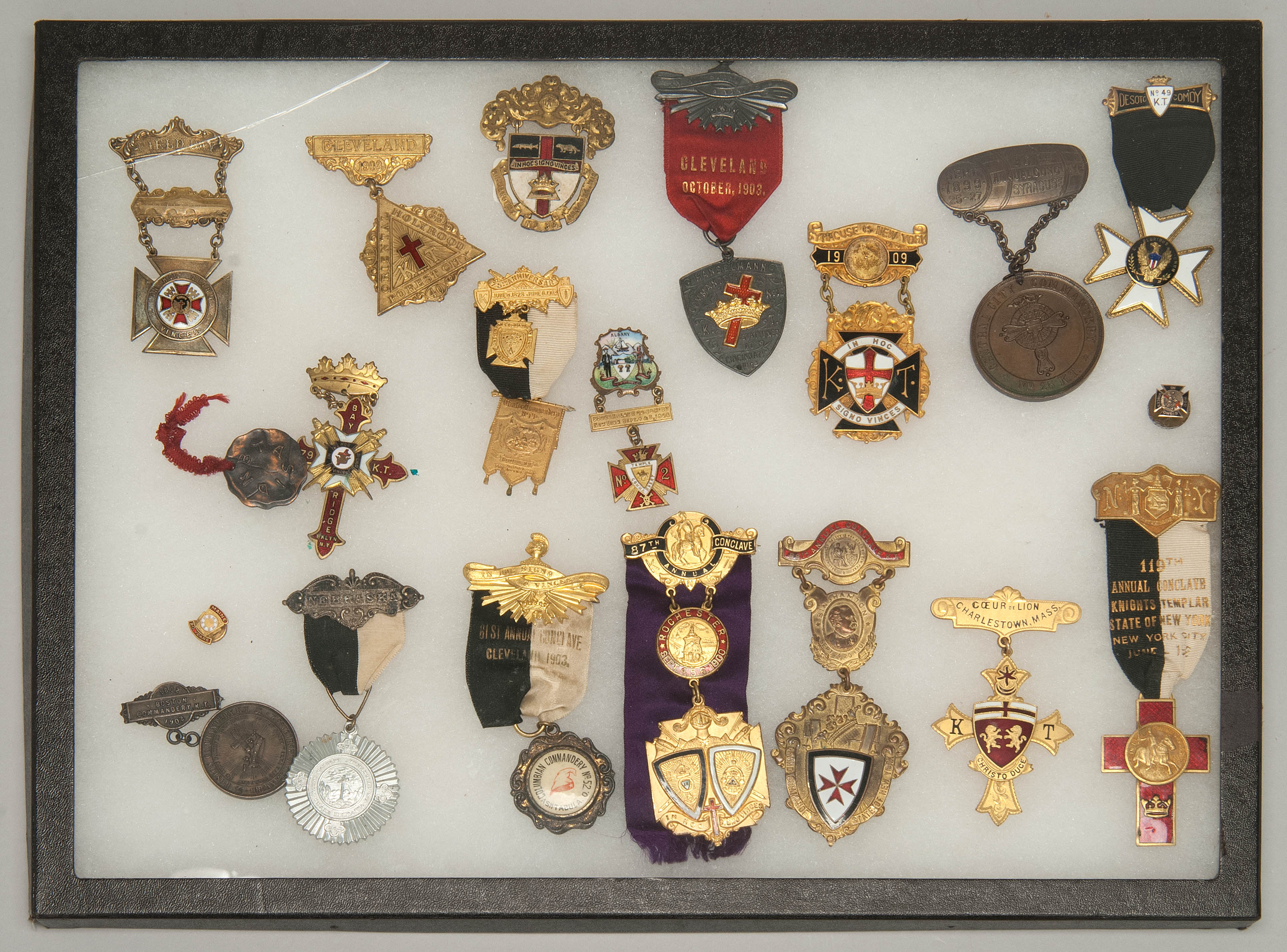 Appraisal: CASED COLLECTION OF ASSORTED FRATERNAL MEDALS Approx twenty medals many