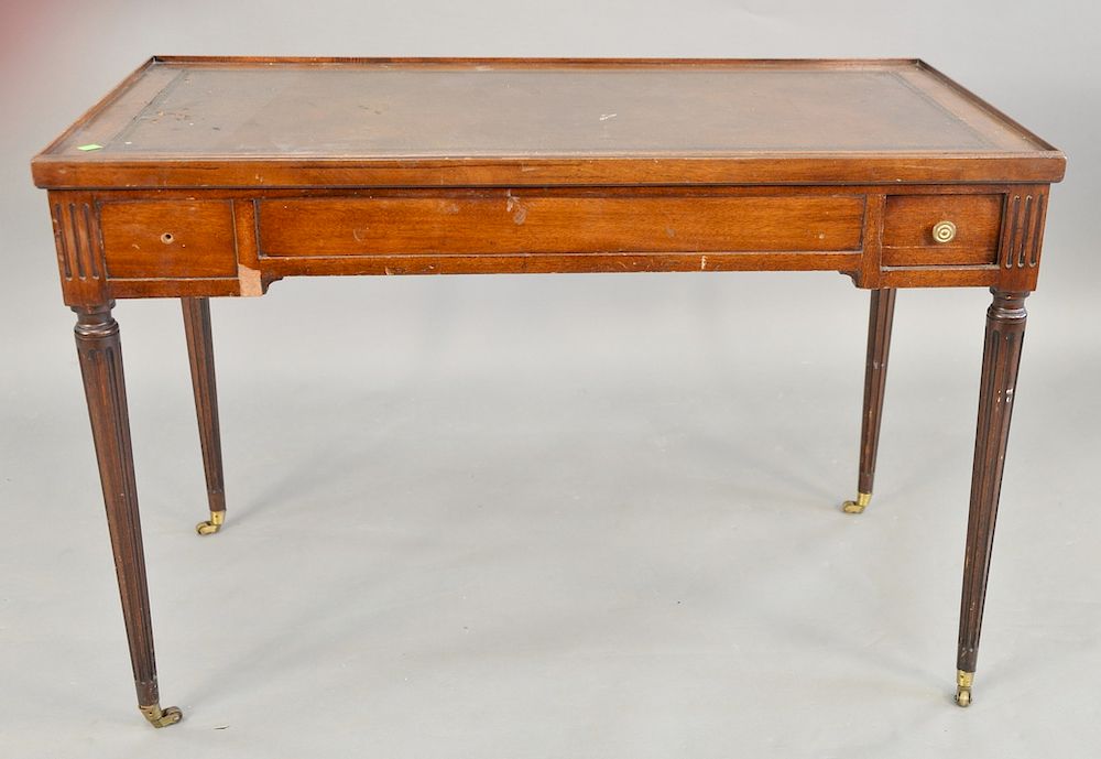 Appraisal: Mahogany games table with leather top over felt top with