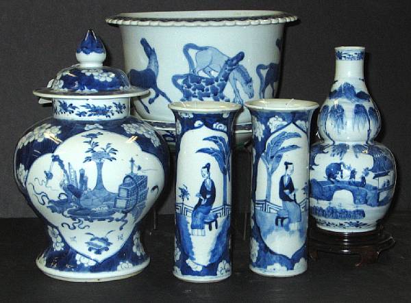 Appraisal: Five blue and white porcelains Including a cache-pot with underdish