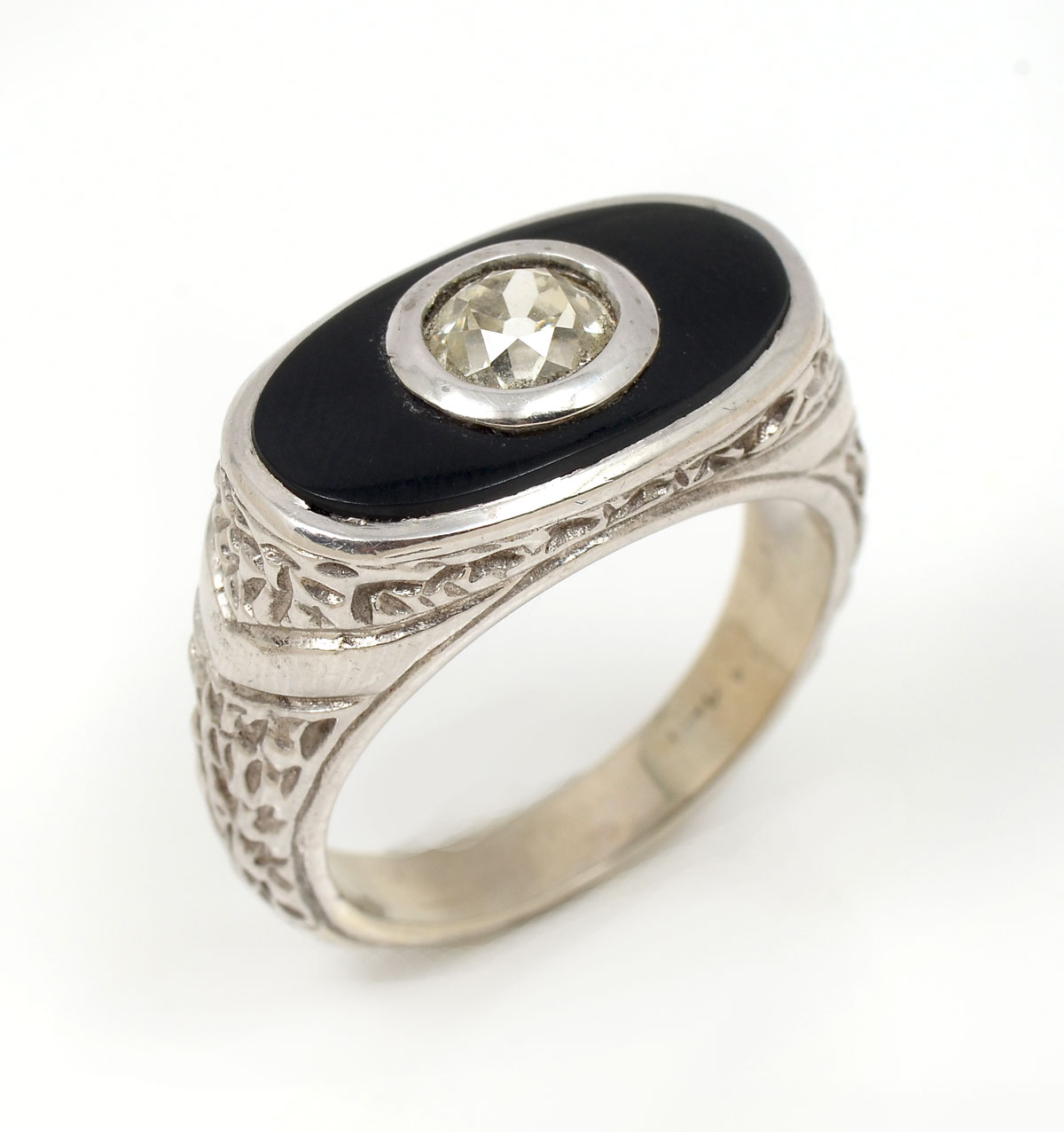 Appraisal: K ONYX DIAMOND GENTS RING Single old mine cut diamond