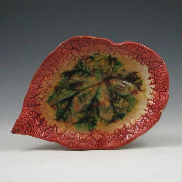 Appraisal: Majolica Etruscan Begonia Leaf Plate unmarked ''w glaze chip on