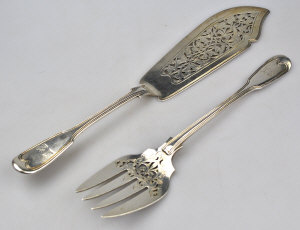 Appraisal: A pair of Victorian silver fiddle and thread fish servers