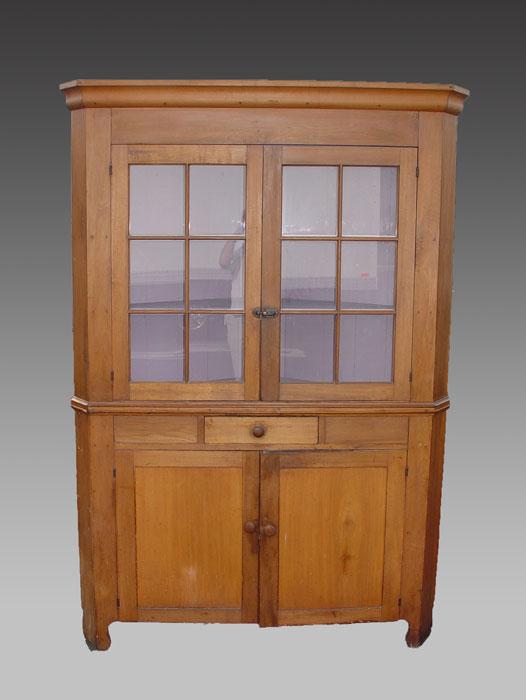 Appraisal: EARLY TH C AMERICAN COUNTRY OHIO CORNER CABINET part cabinet