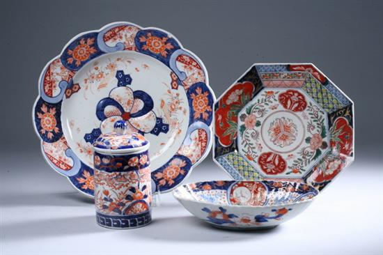 Appraisal: FOUR PIECES IMARI PORCELAIN late Meiji period Including jar and