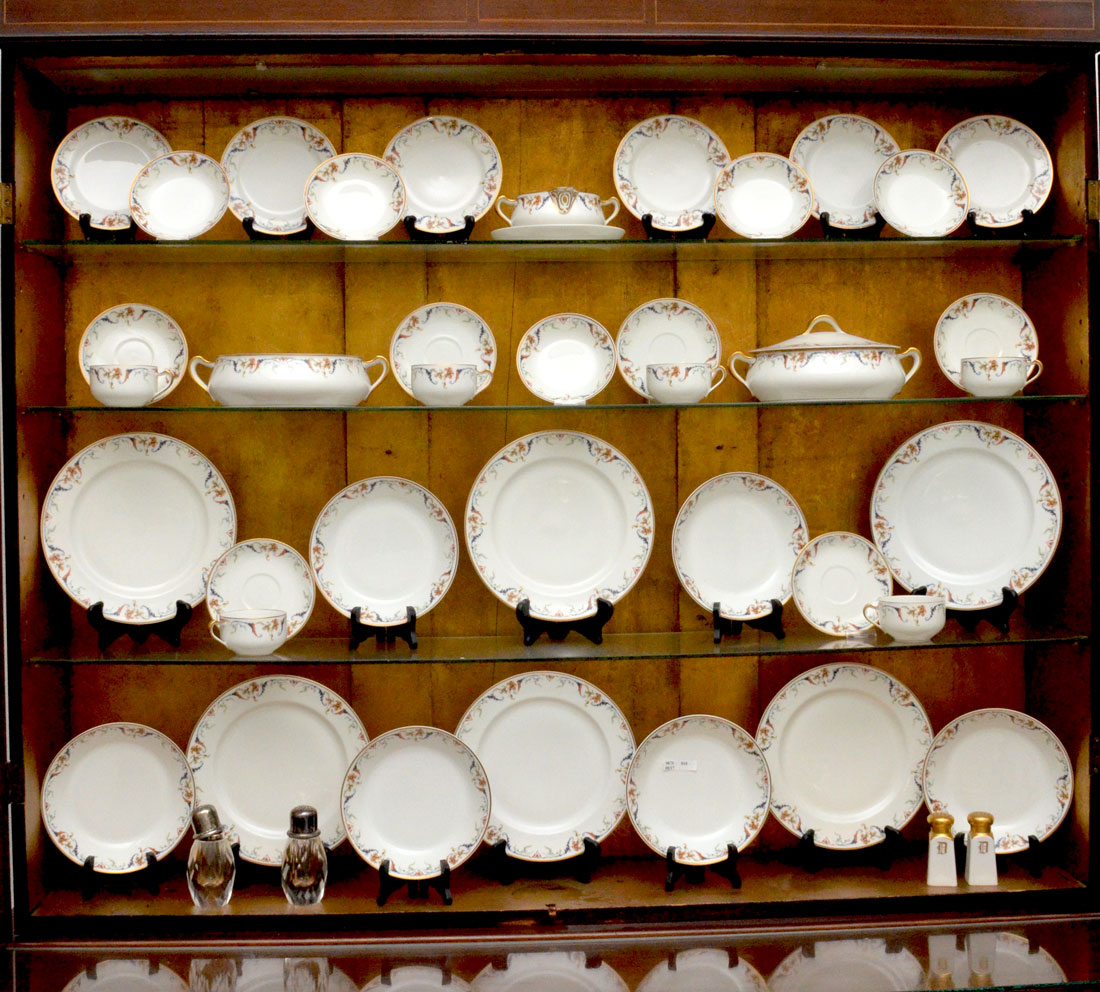 Appraisal: HAVILAND LIMOGES SCHLEIGER PATTERN CHINA SERVICE Approx pieces in a