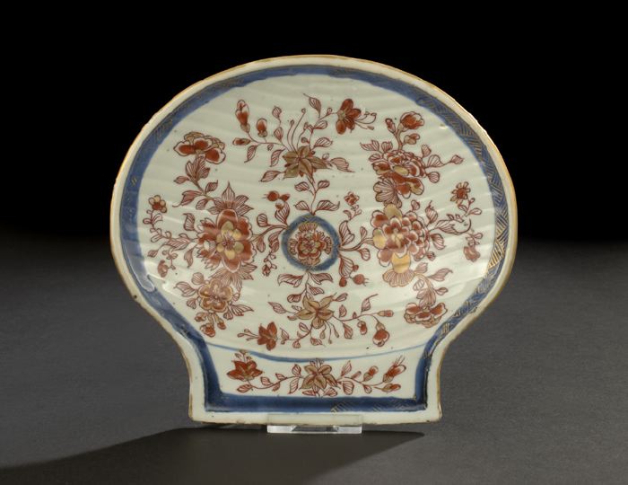 Appraisal: Chinese Imari Porcelain Molded Shell-Shaped Dish th century the body