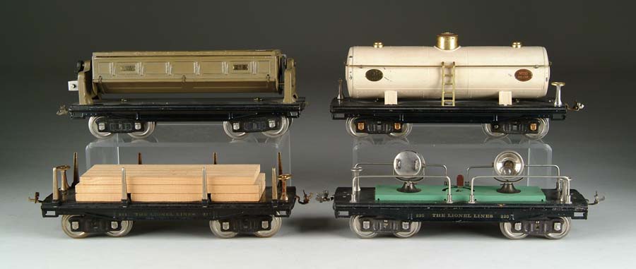 Appraisal: LOT OF FOUR -SERIES LIONEL FREIGHT CARS Lot includes flat