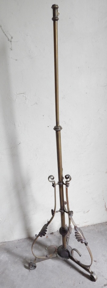 Appraisal: A late Victorian brass telescopic lamp standard with scrolling leaf