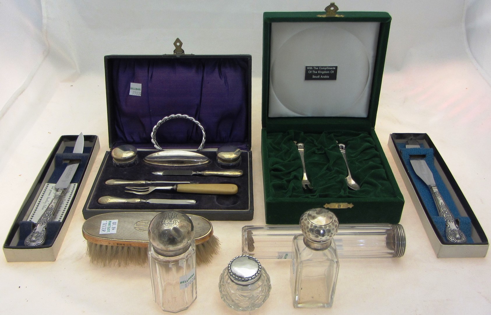 Appraisal: Silver and silver mounted wares comprising a six piece manicure