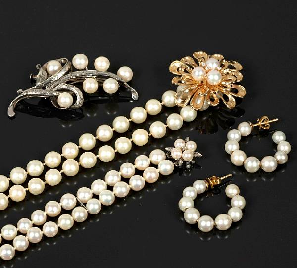 Appraisal: A collection of cultured pearls diamond and gold jewelry featuring