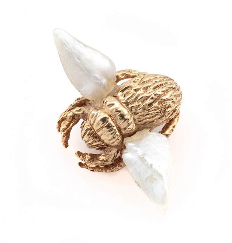 Appraisal: k Yellow gold and pearl Ruser bee pin k Yellow