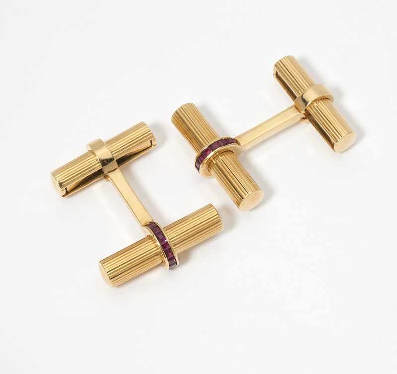 Appraisal: Signed Tiffany Co K gold swivel back cufflinks with square-cut