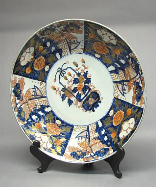 Appraisal: A large Imari dish Meiji Taisho Period The interior well