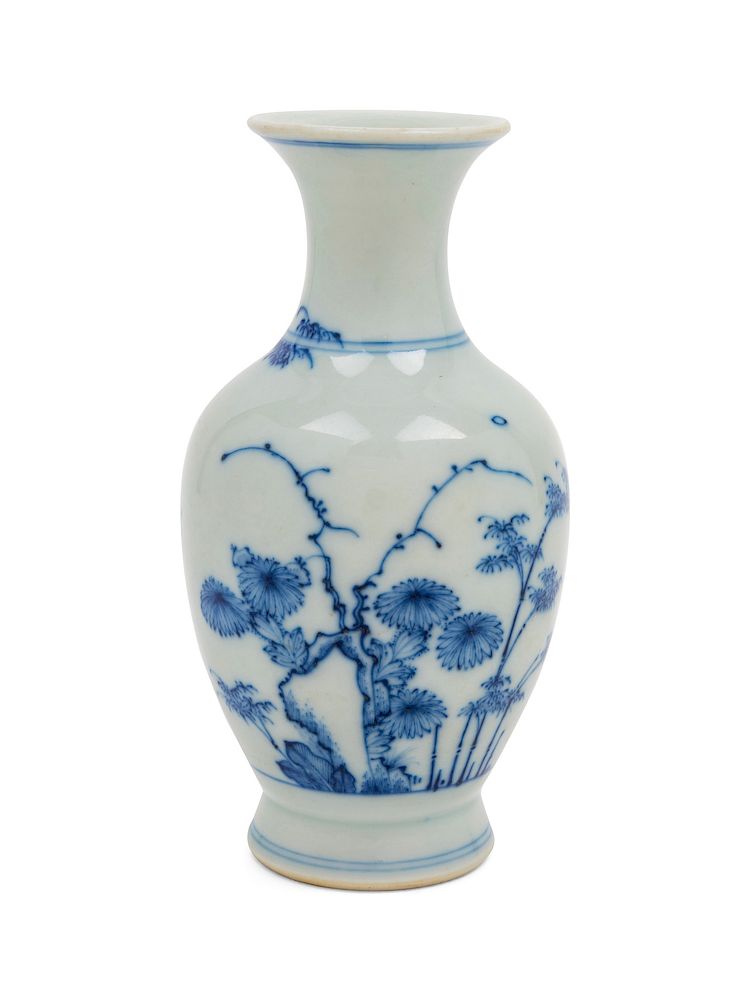 Appraisal: A Chinese Blue and White Porcelain Vase Height in cm