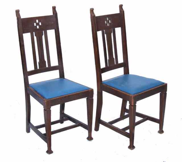 Appraisal: A SET OF EIGHT EARLY TH CENTURY OAK DINING CHAIRS