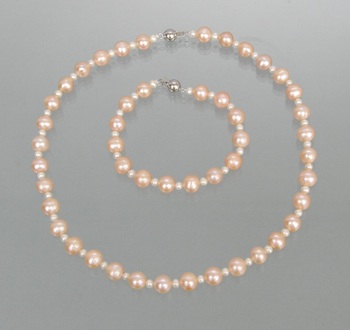 Appraisal: A String of Peach and White Cultured Pearls and Matching