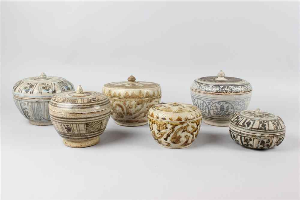 Appraisal: SIX SAWANKHALOK BOXES AND COVERS TH TH CENTURY five with