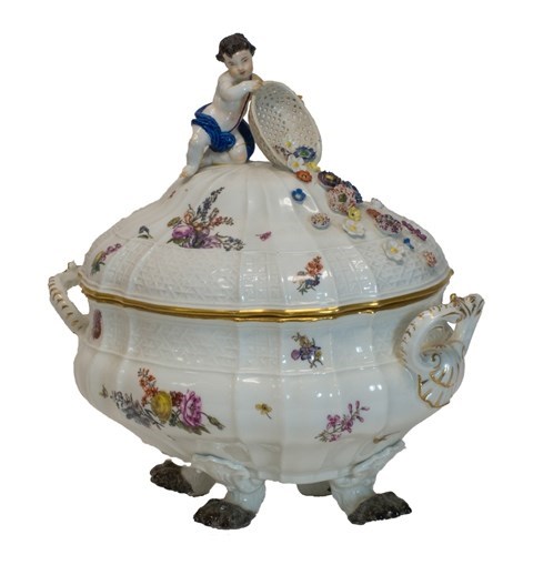 Appraisal: A Meissen two-handled soup tureen and cover mid th century