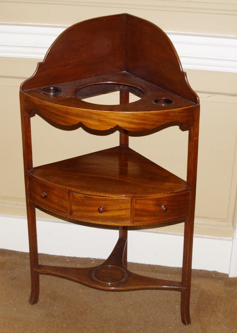 Appraisal: A George III mahogany and boxwood strung corner washstand with