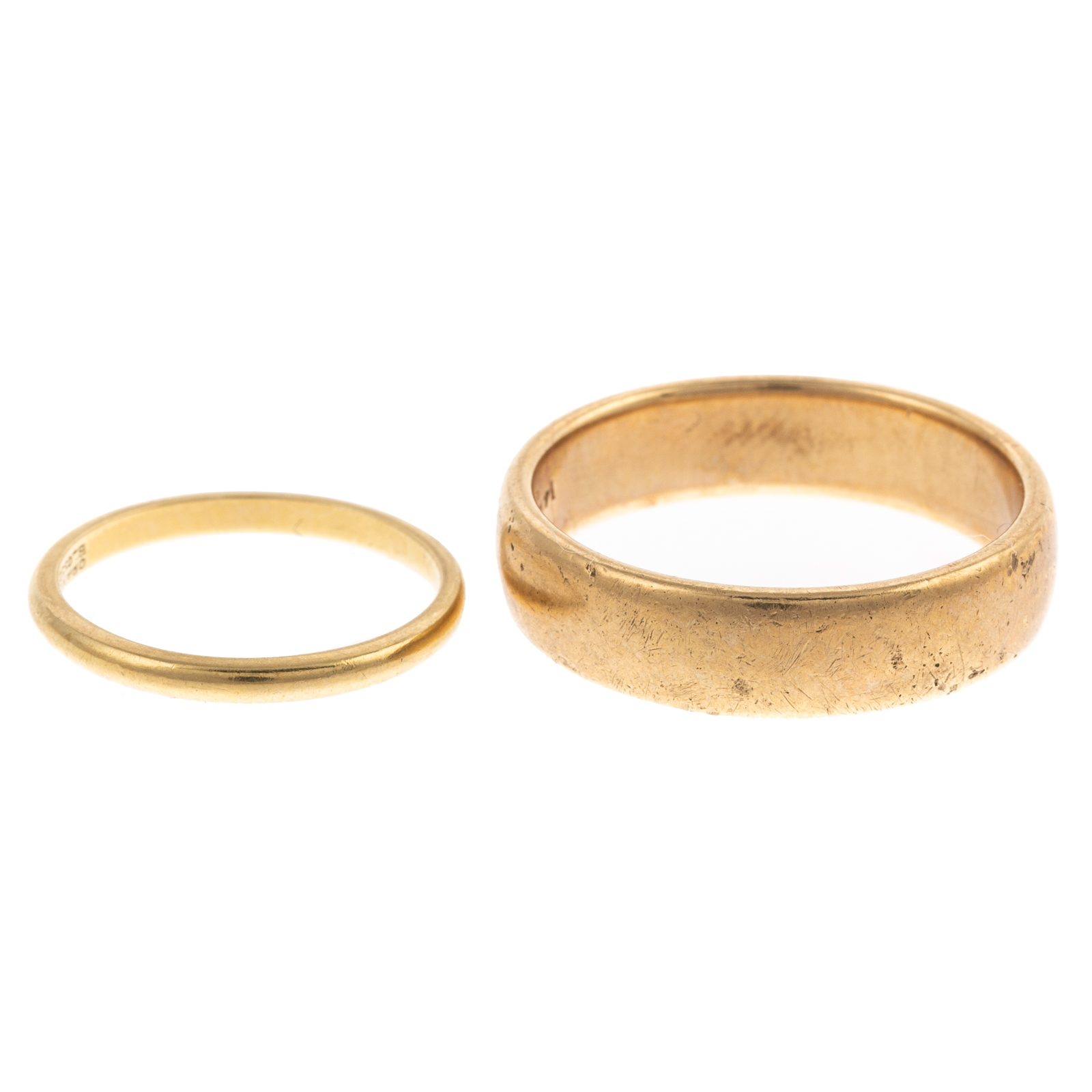 Appraisal: A WIDE K BAND THIN K BAND K yellow gold