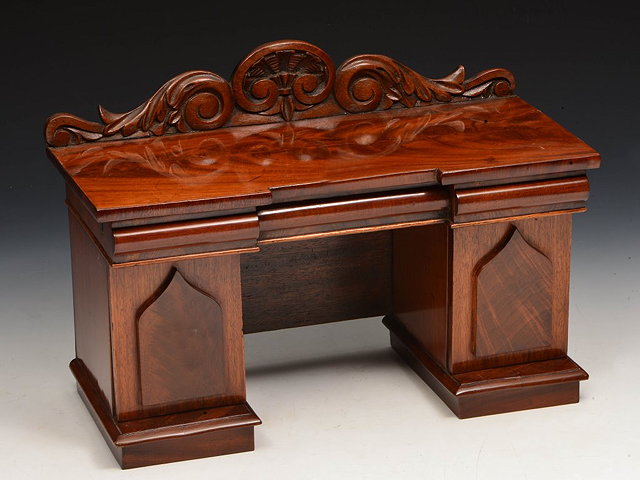 Appraisal: A VICTORIAN MAHOGANY TEACADDY in the form of a pedestal