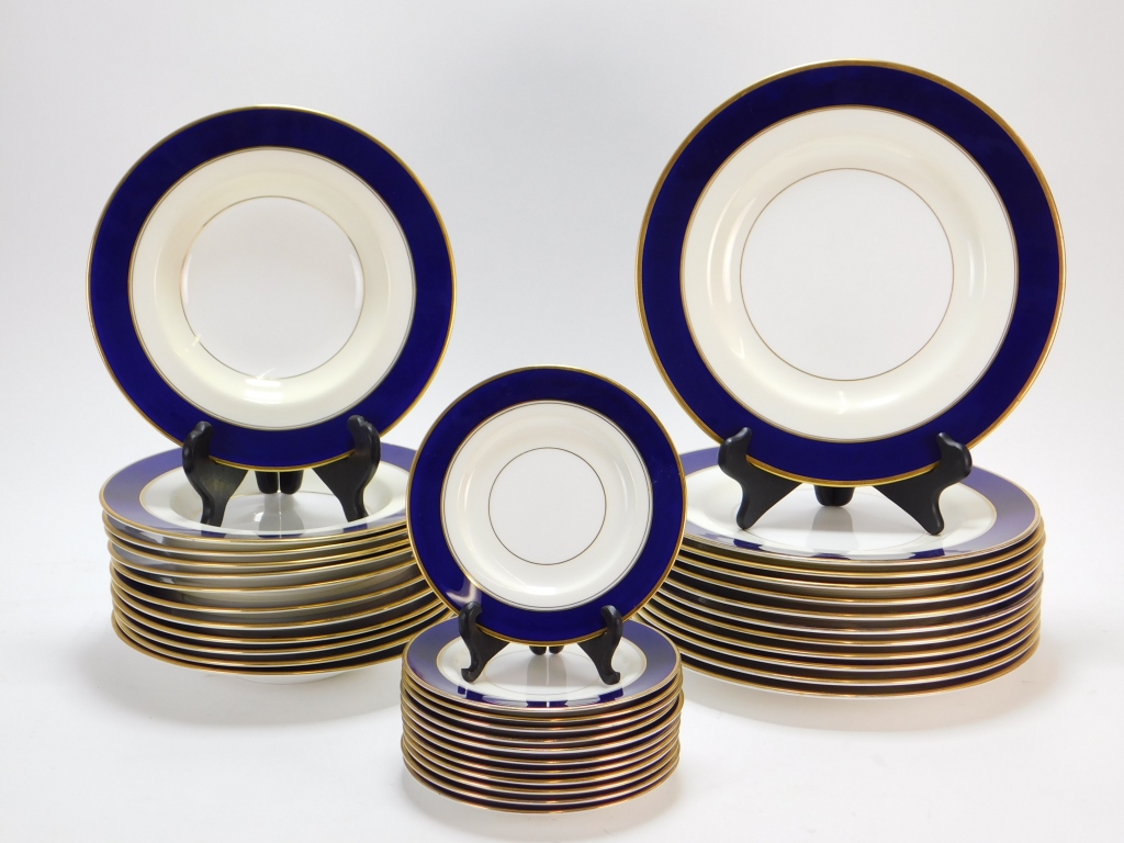 Appraisal: PC MINTON WHITE BLUE PORCELAIN DINNERWARE England th CenturyIncludes twelve