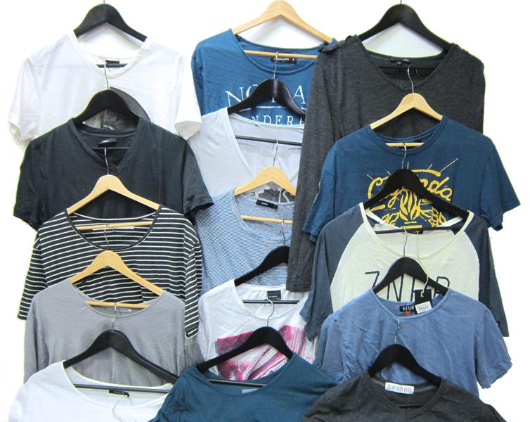 Appraisal: FIFTEEN QUALITY BRANDED MENS T-SHIRTS INCLUDING ZANE ROBE ESTIMATED SIZE