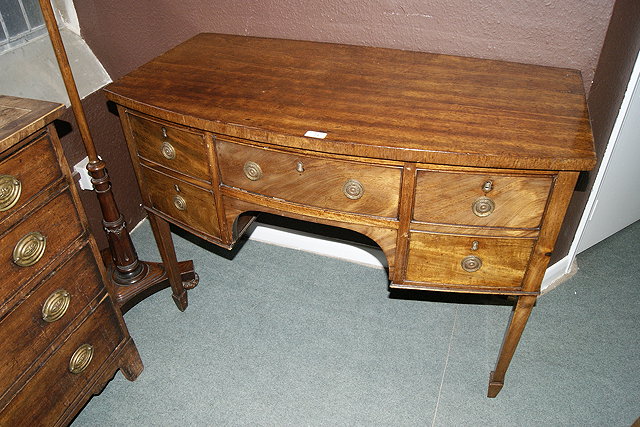 Appraisal: A TH CENTURY MAHOGANY BOW FRONT DRESSING TABLE fitted five