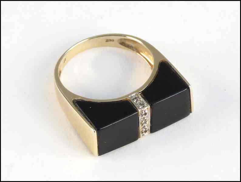 Appraisal: ONYX DIAMOND AND KARAT YELLOW GOLD RING grams Condition No