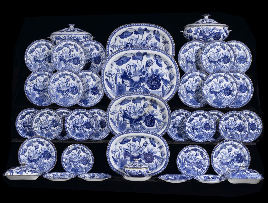 Appraisal: A WEDGWOOD BLUE PRINTED EARTHENWARE WATER LILY PATTERN DINNER SERVICE