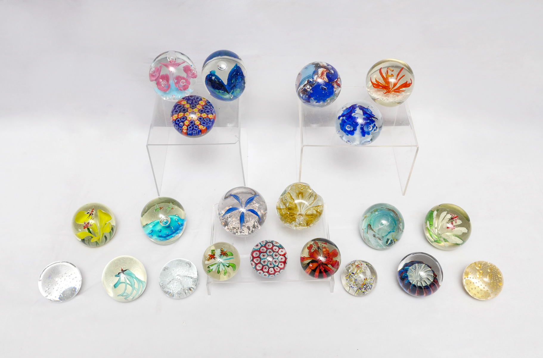 Appraisal: PC ART GLASS PAPERWEIGHT COLLECTION Comprising art glass paperweights having