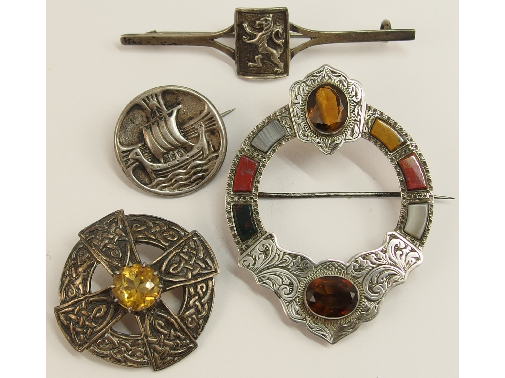 Appraisal: A good example of a Scottish agate and citrine brooch