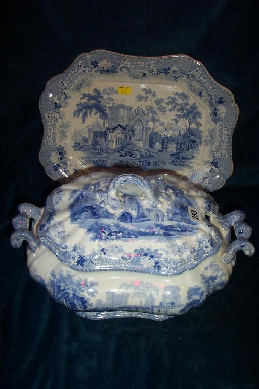 Appraisal: A th century blue and white printed -handled tureen cover