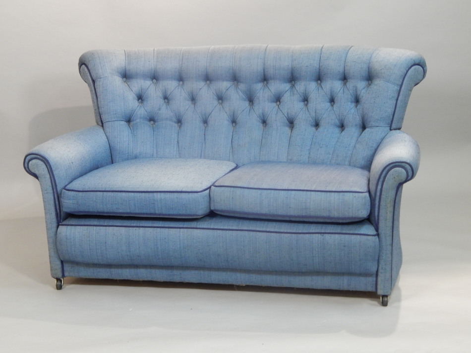 Appraisal: A modern two seat sofa upholstered in buttoned pale blue