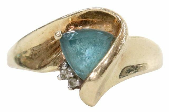 Appraisal: Estate kt yellow gold ring with trillion cut blue stone