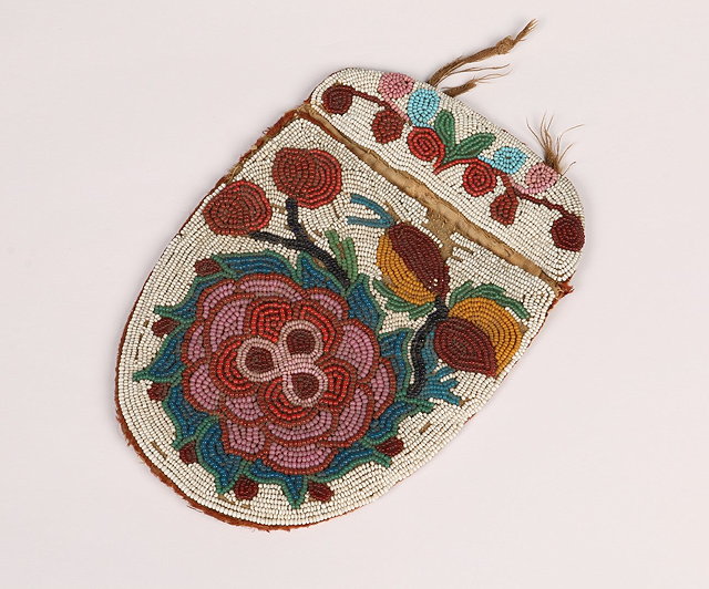 Appraisal: AN AMERICAN INDIAN BEADED PURSE with French silk lining and