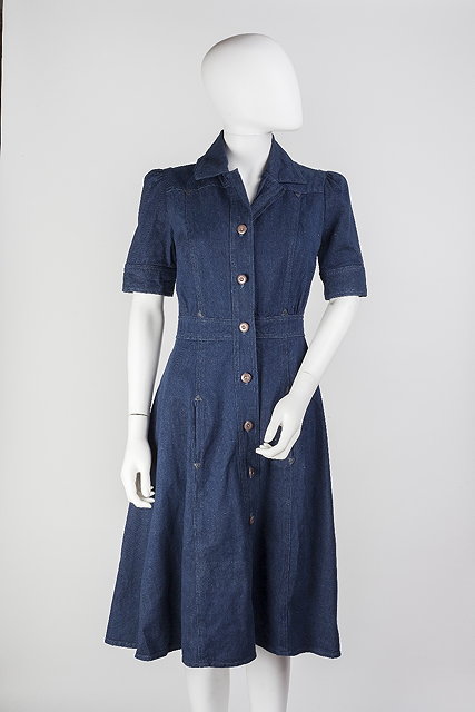 Appraisal: A denim shirt dress with collar and short puffed sleeves