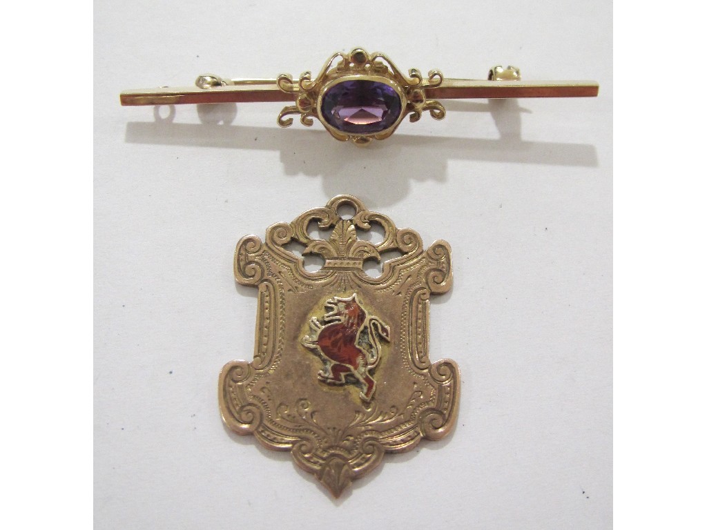 Appraisal: Lot comprising a ct gold amethyst set bar brooch and