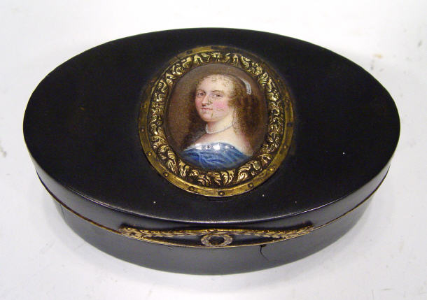 Appraisal: Oval Georgian papier mach snuff box inset with a ceramic