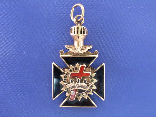 Appraisal: A ct gold Masonic Knights Templar Maltese cross gms