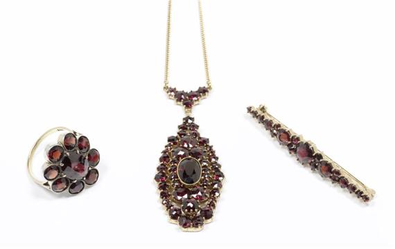 Appraisal: SET GARNET NECKLACE RING AND BROOCH ca Silver gold-plated Fine