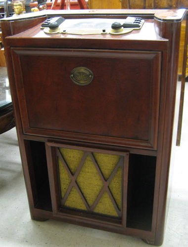 Appraisal: ZENITH FLOOR RADIO PHONOGRAPH model H R c with upright