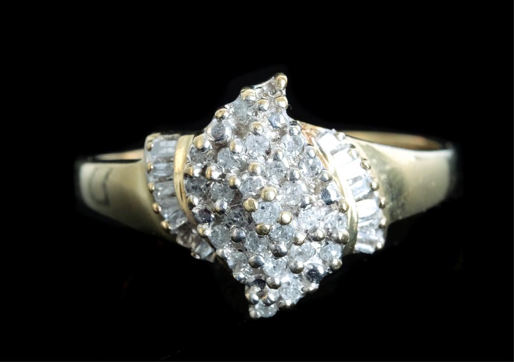 Appraisal: K YELLOW GOLD DIAMOND CLUSTER RING K yellow gold and