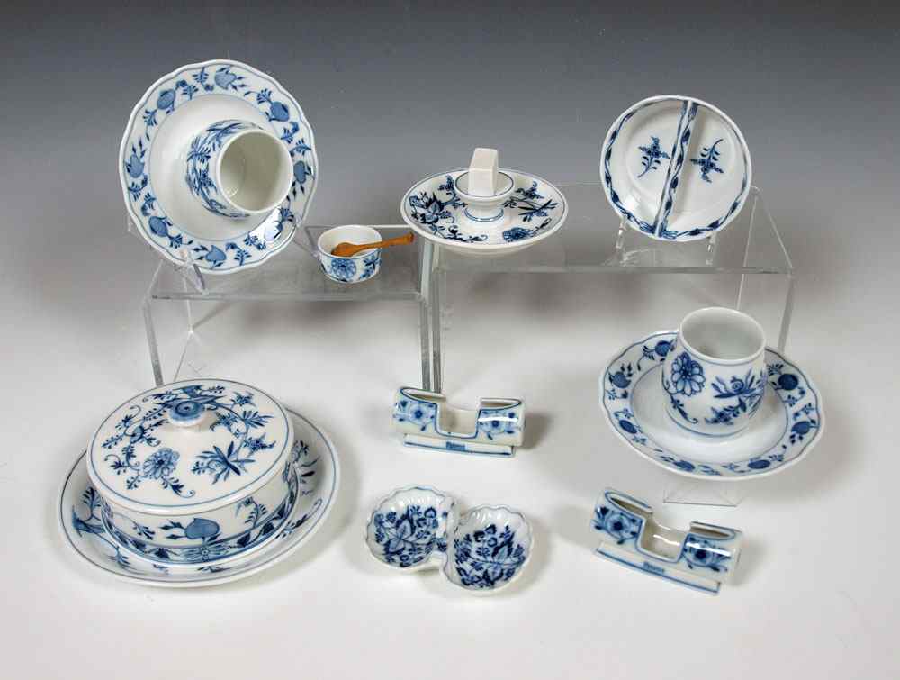 Appraisal: MEISSEN BLUE ONION MISCELLANEOUS ASSORTED PIECES To include a knife