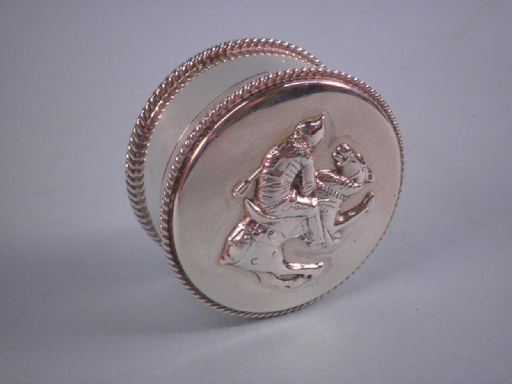 Appraisal: A silver box and cover the lid cast with a